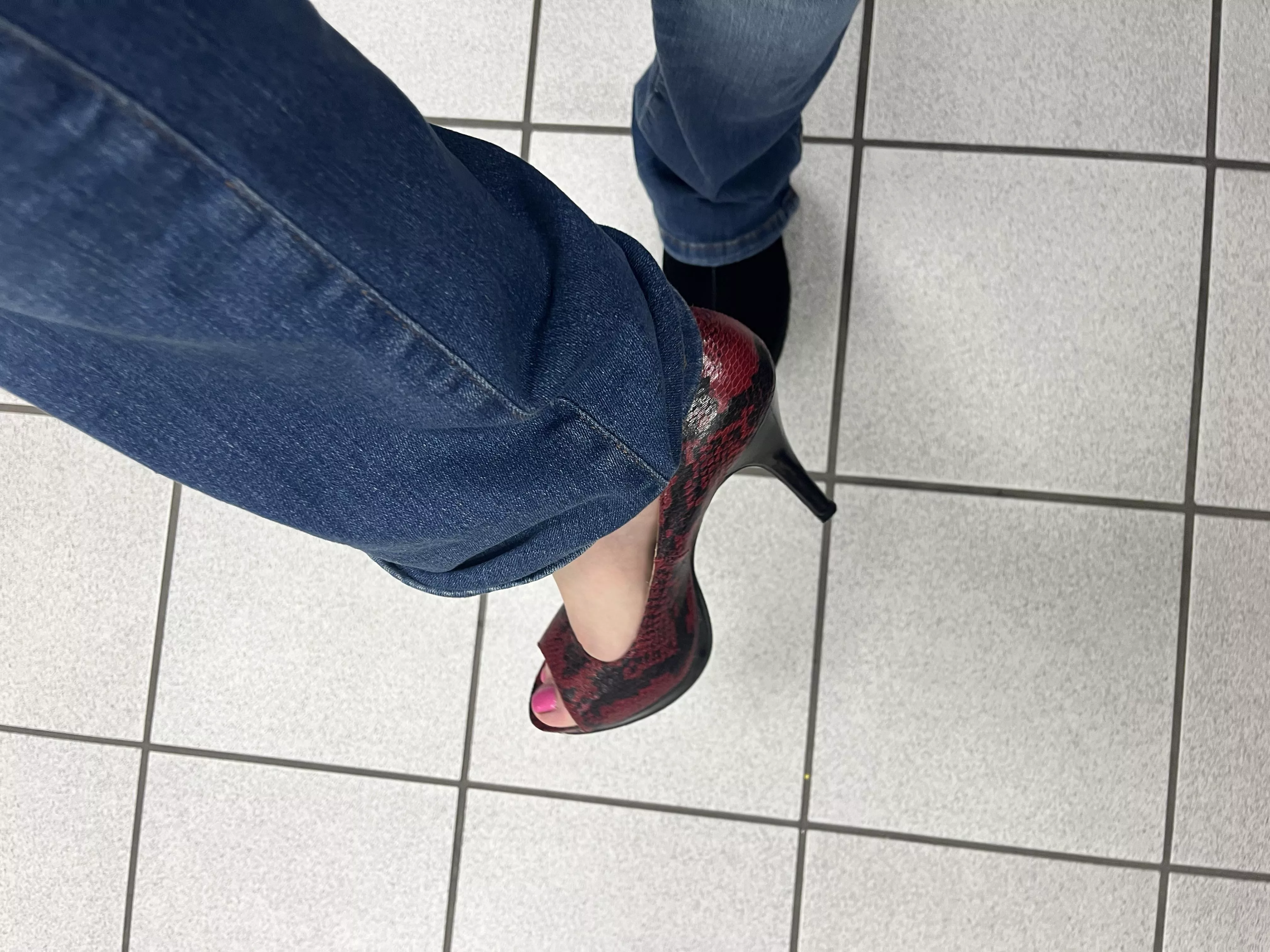 I feel so cute in these heels posted by starsodreamy