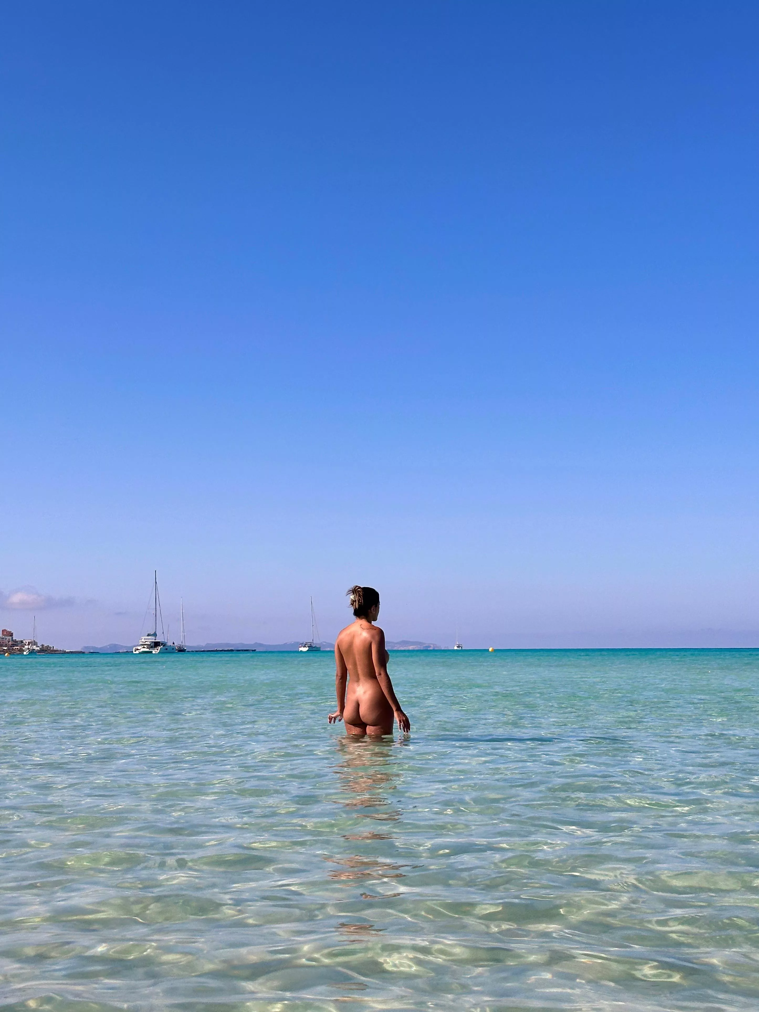 The water is so clear! posted by jessicaloveexo