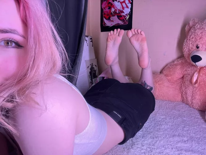 Touch on my legs excites me a lot  by Bilonnna