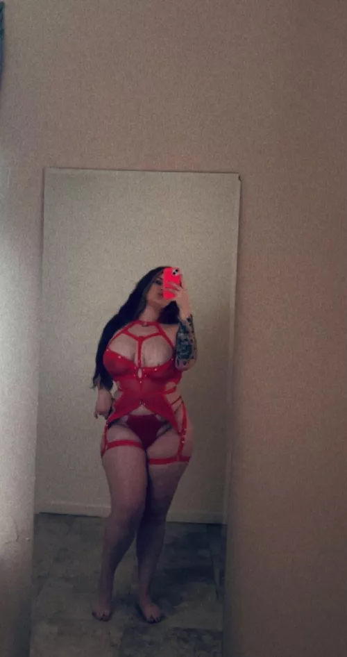 Who’s gonna let a younger girl domme them, ladies? 😈😈 by adventurecall