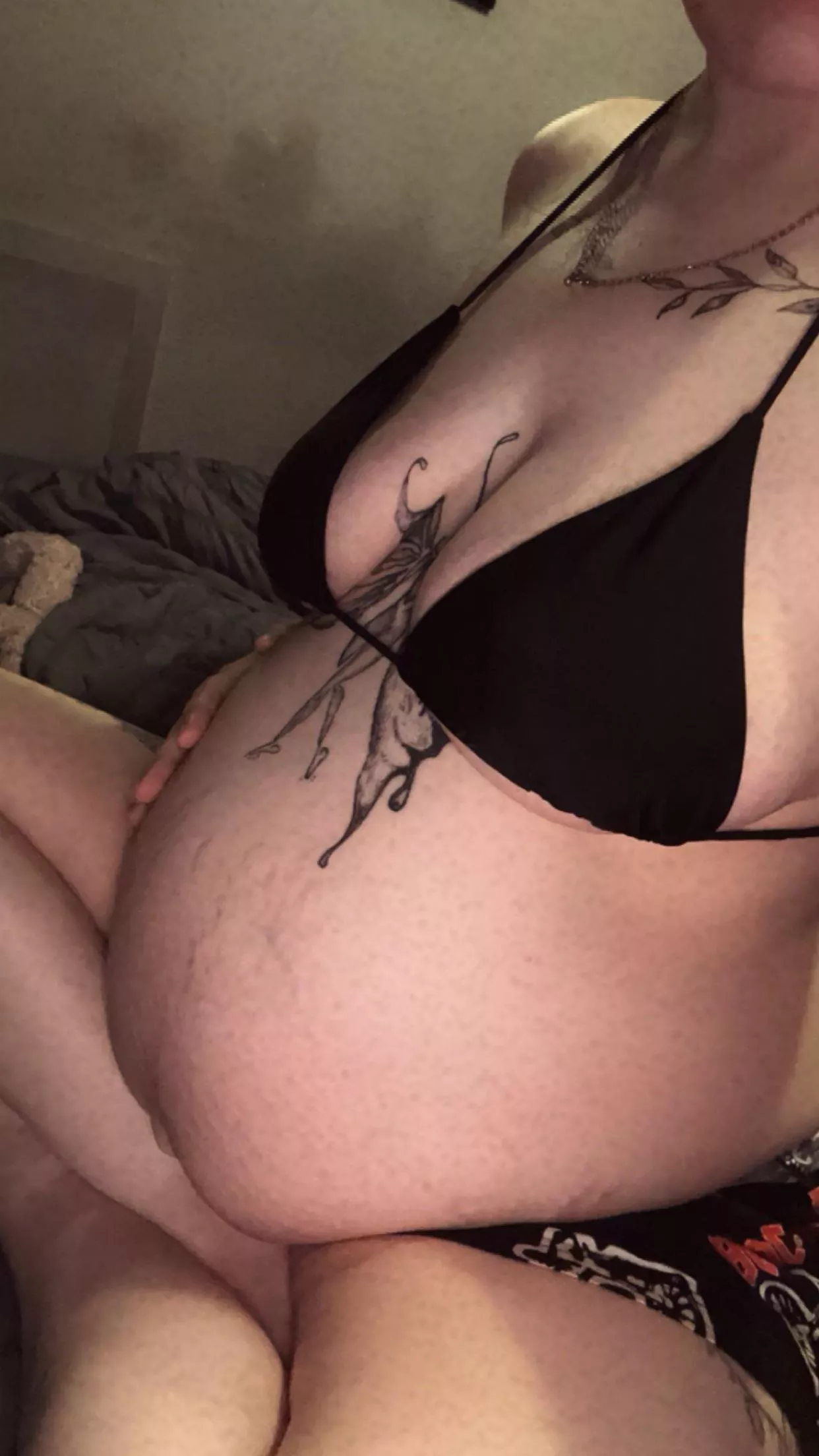 (20) pregnant mama selling content ;) starting at $5 posted by Minute_Ad4615