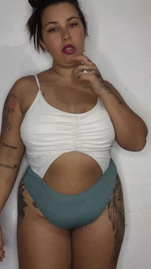 How thick do I have to be to be the ideal girl?  by funnygirlok