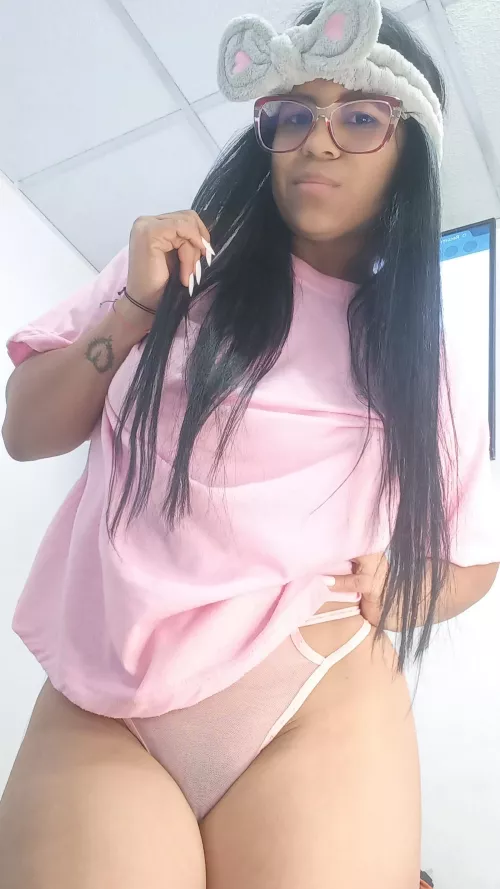 I am the sexy girl with big ass by LizBrunette