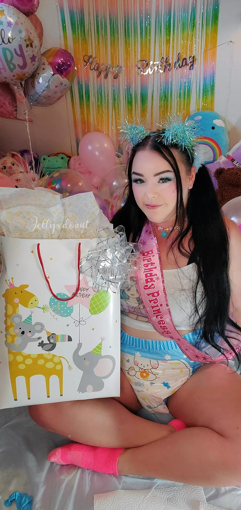 It's my birthday 🥳🎁🎈 posted by jellyxdonut21
