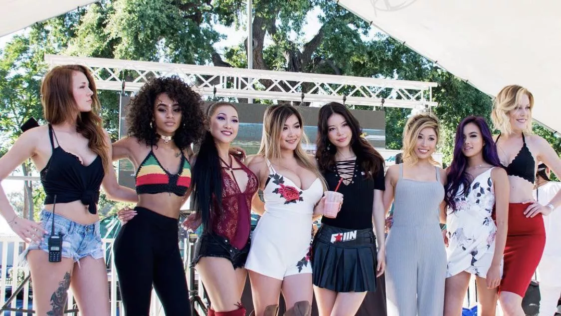 Model lineup posted by ayong773