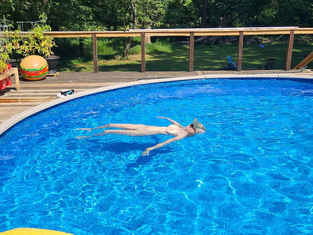 Pool days are the best!  posted by hotGAexhibitionist