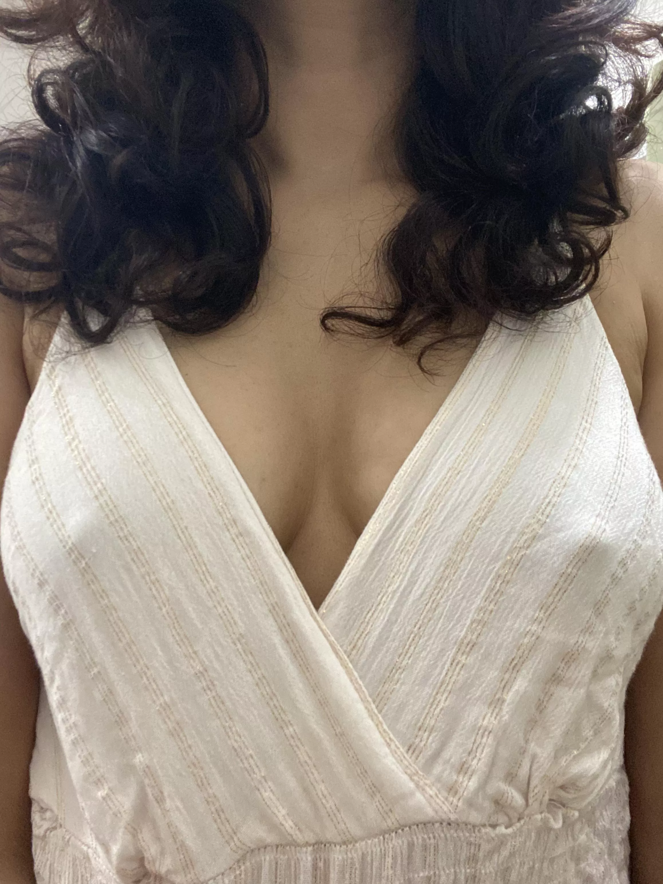 Summer dresses look best without a bra ;) posted by adifferentpersona