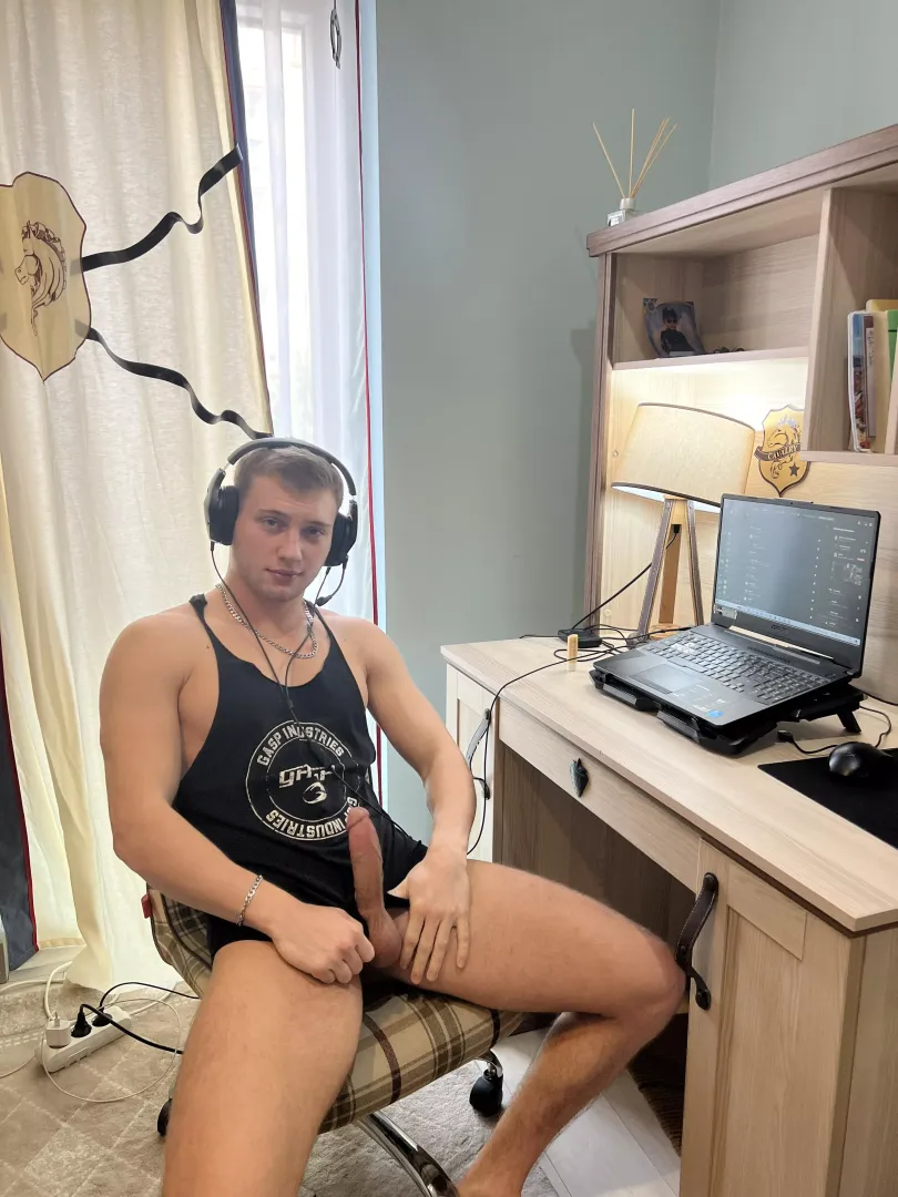 We both know you want this dick so bend over posted by dishonoredboi