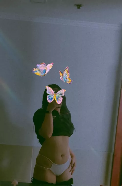 White (f) 2022 by Istrobericakes