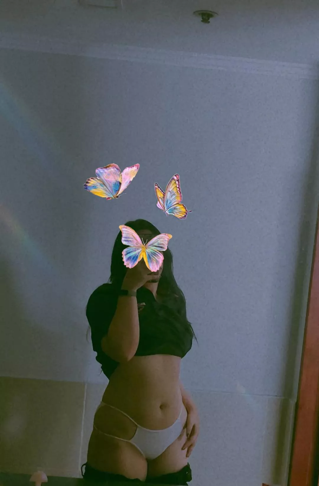 White (f) 2022 posted by Istrobericakes