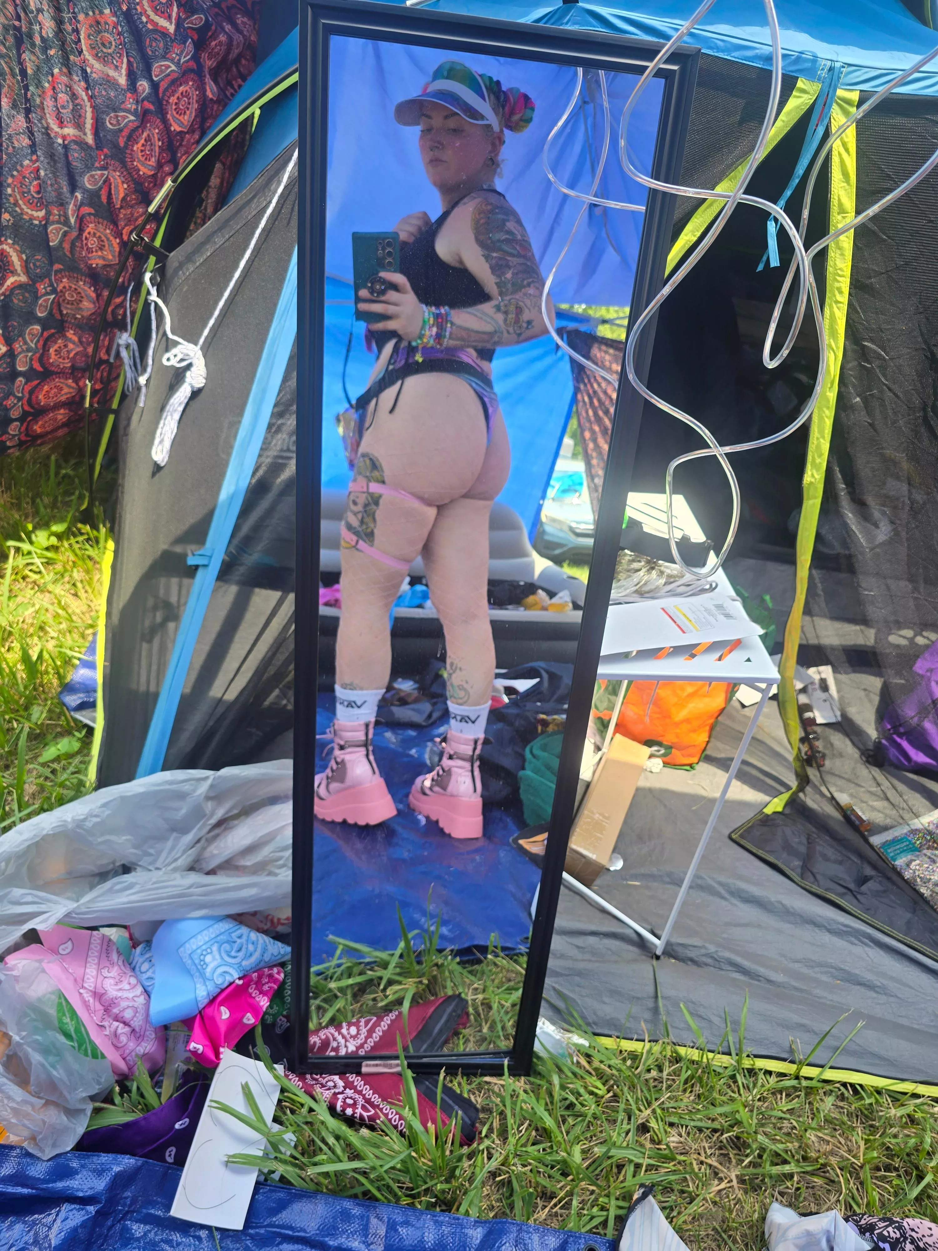 Bonnaroo fit 🩷 posted by PiXXXelatedp0rn0