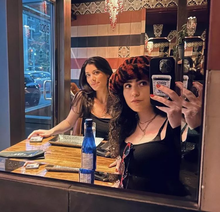 Cute Ladies on Vacation posted by wakkaffx2