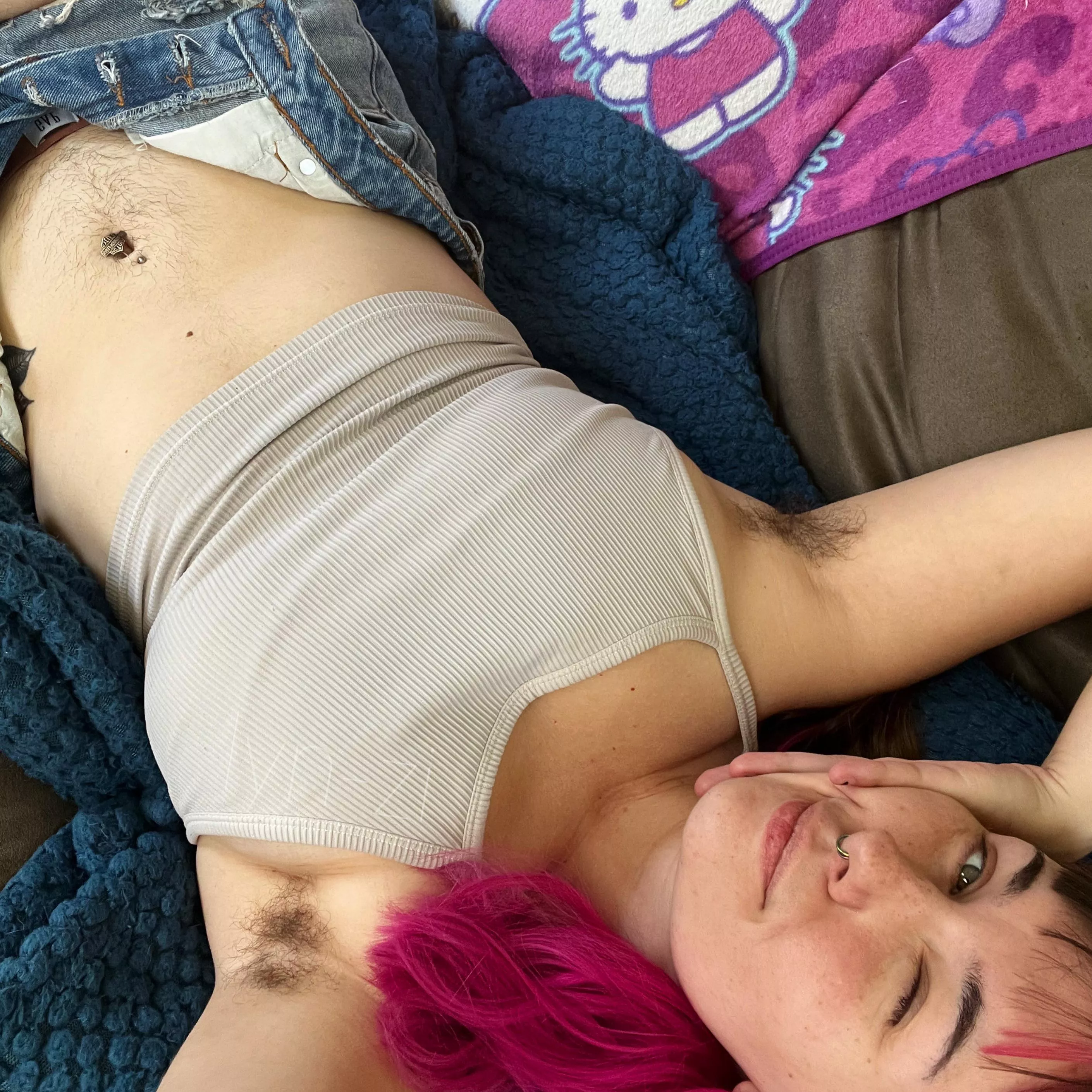 hair travels on my body 😋 posted by clammyimposter