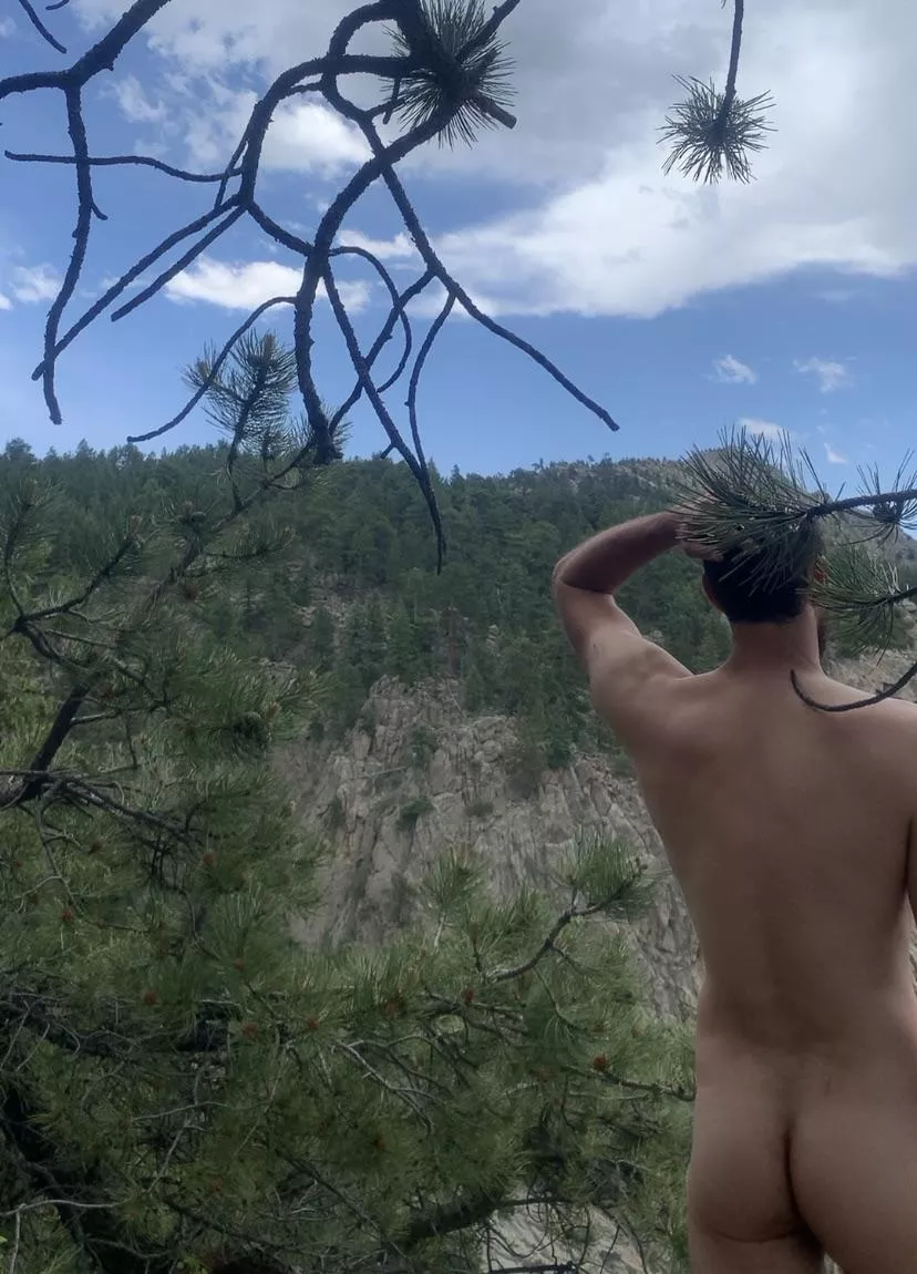 Happy summer solstice / nude hiking day! ☀️ posted by sayplease297