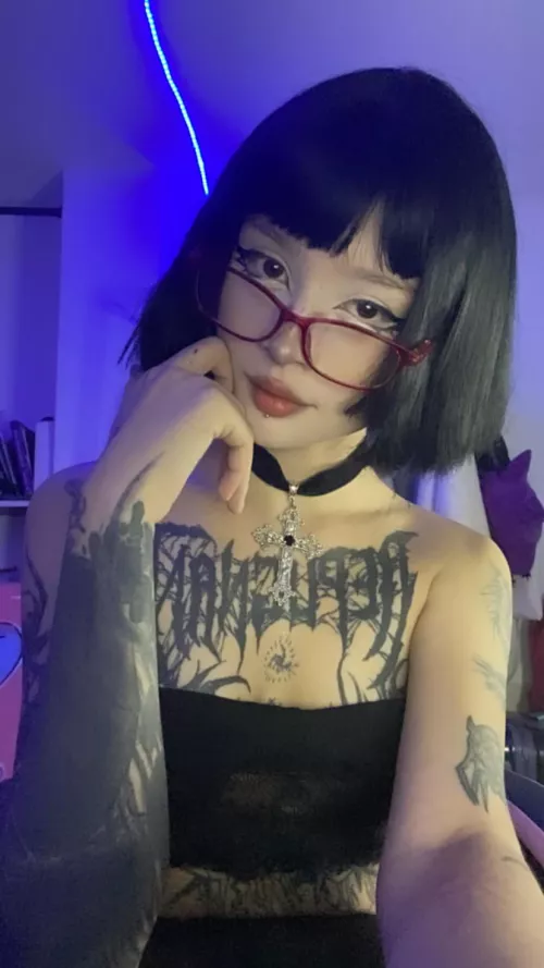 Looking for a cumslut?  by vixengirlyy