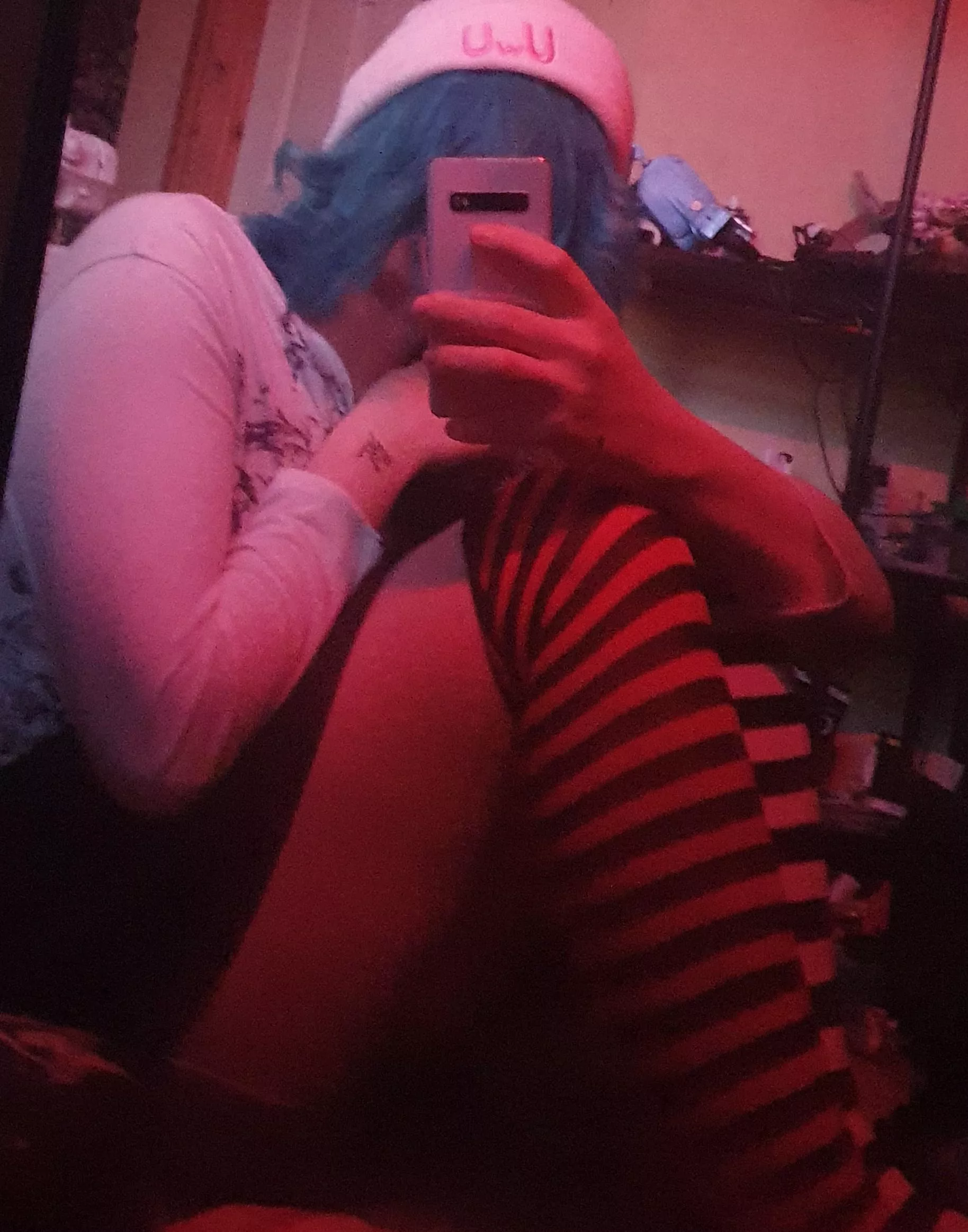 Red is cool :3 posted by Fiona_Fembreeze