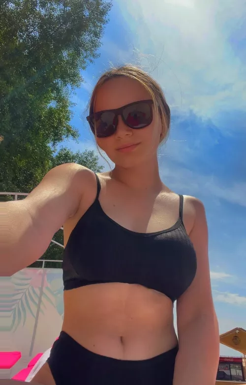 Summer is for midriffs by GigglyScorpion