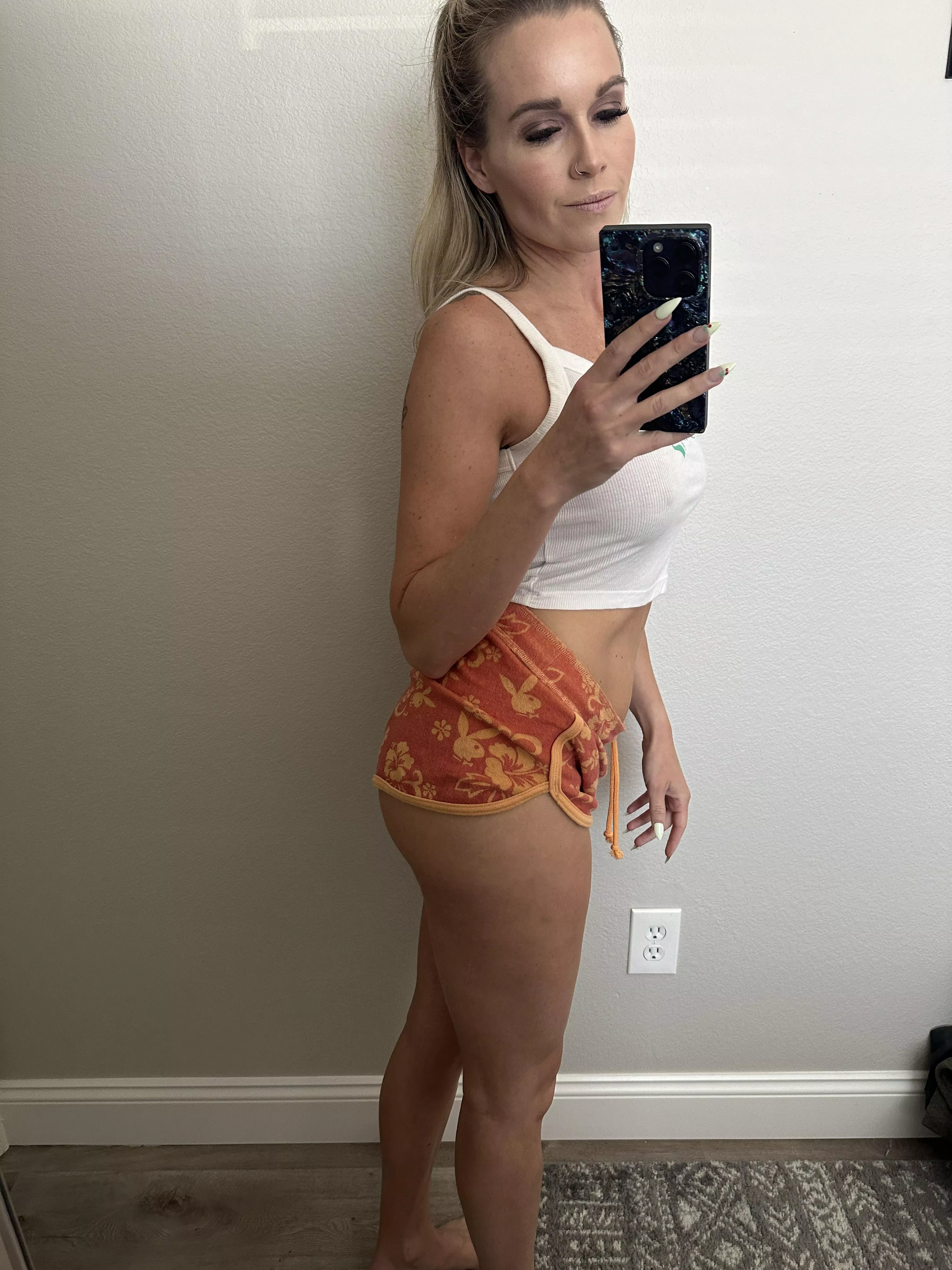 would you do me raw in front of this mirror? posted by hotwifesierra