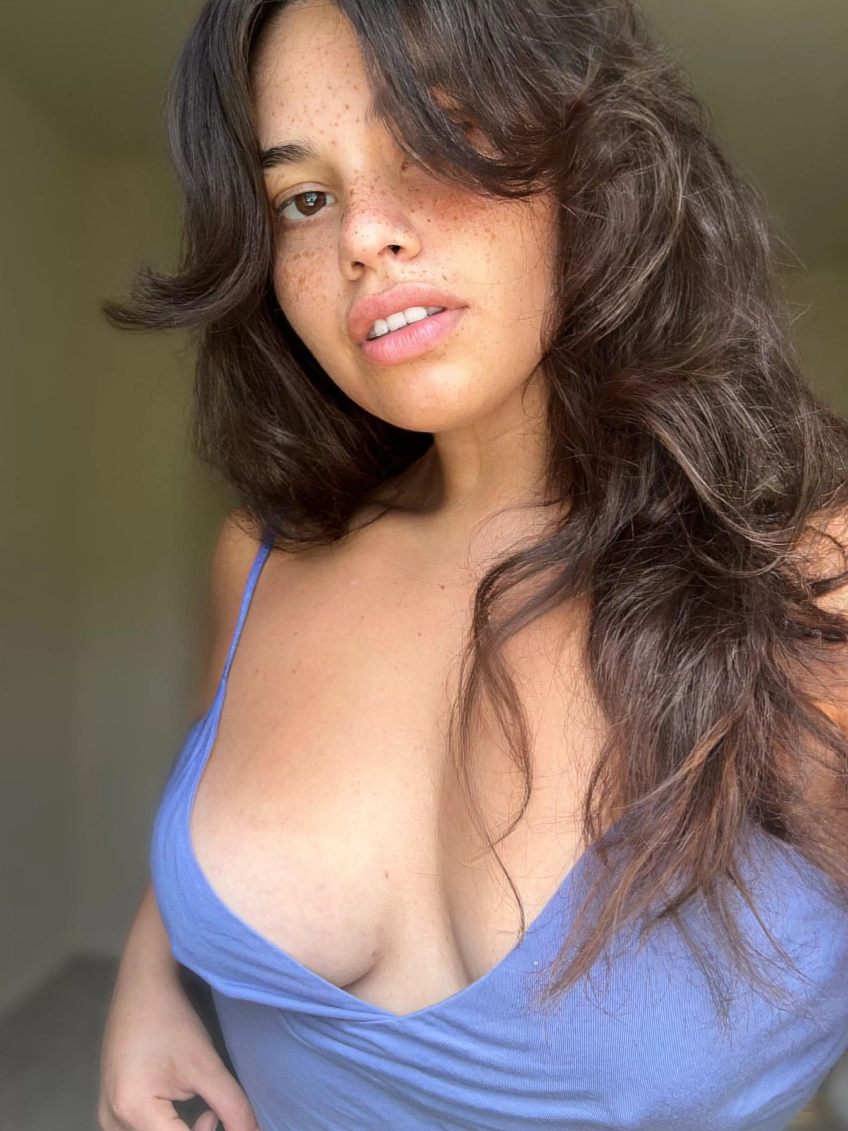 Could I catch your gaze?  posted by mollyzedolly