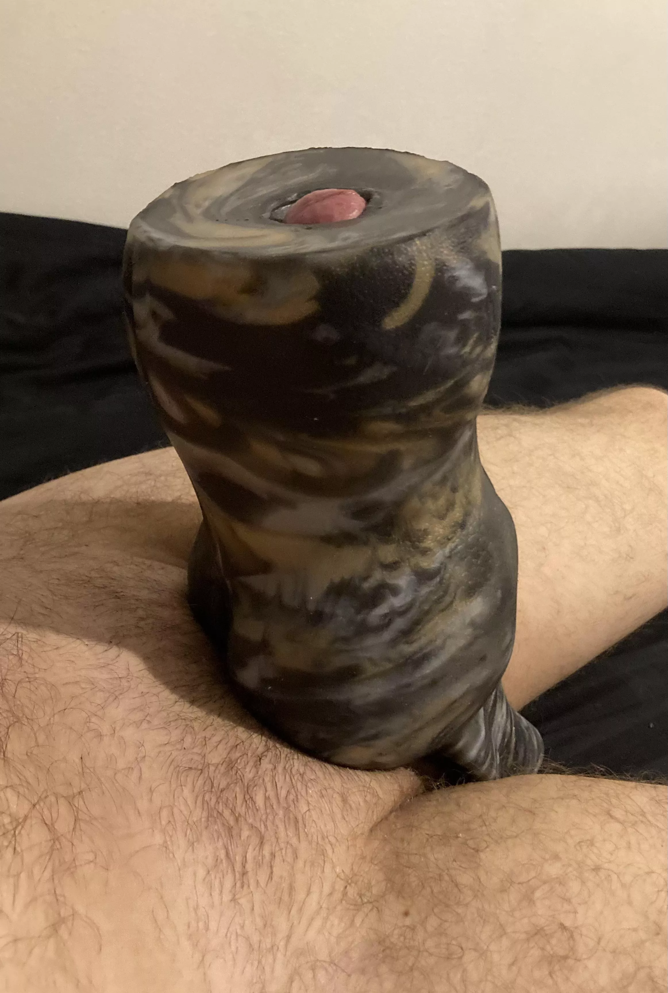Edging and having fun with Nix (Bad dragon) posted by PlainToastie