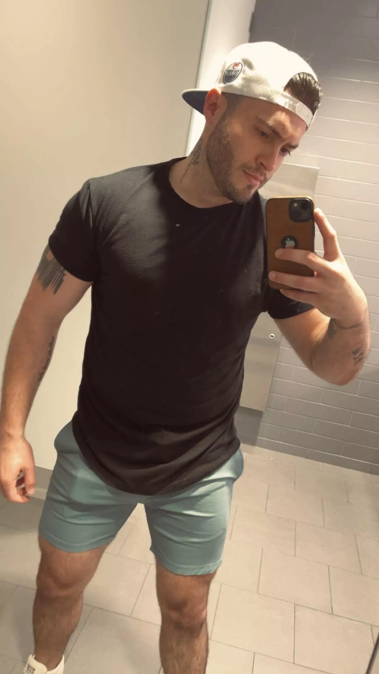 Happy Friday! 👋🏻 posted by Difficult_Sell_1720