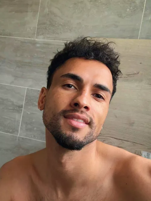 Holiday soon! do i cut my hair shorter?!?! by Jaxx_91