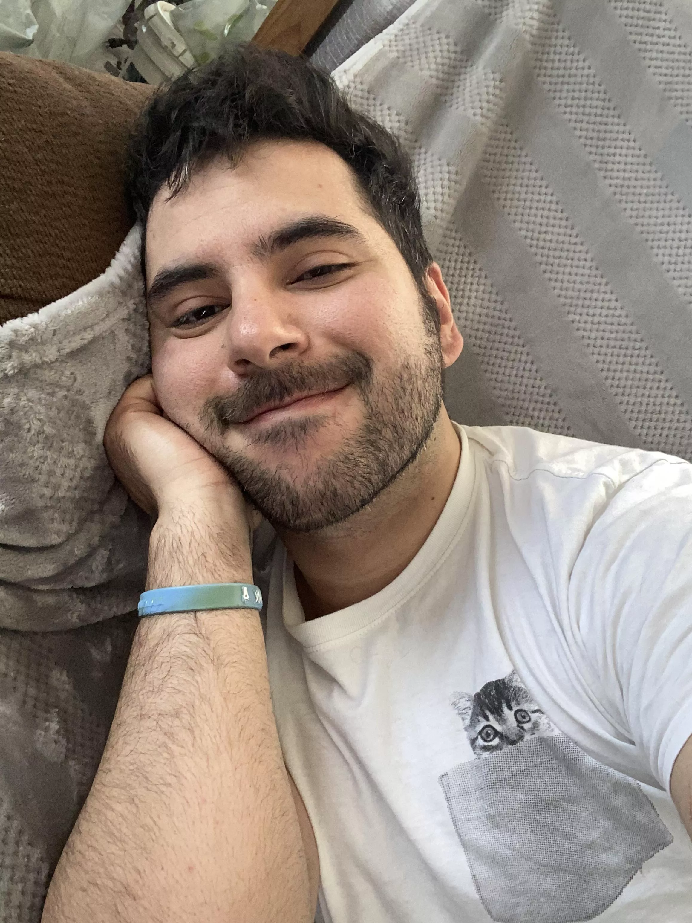 I just wanted to smile that’s all and hi 👋  posted by Kinkypits4