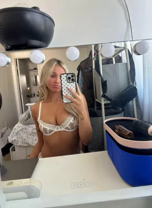 I wonder if my cleavage can make u hard by Tasty_Astronomer3803