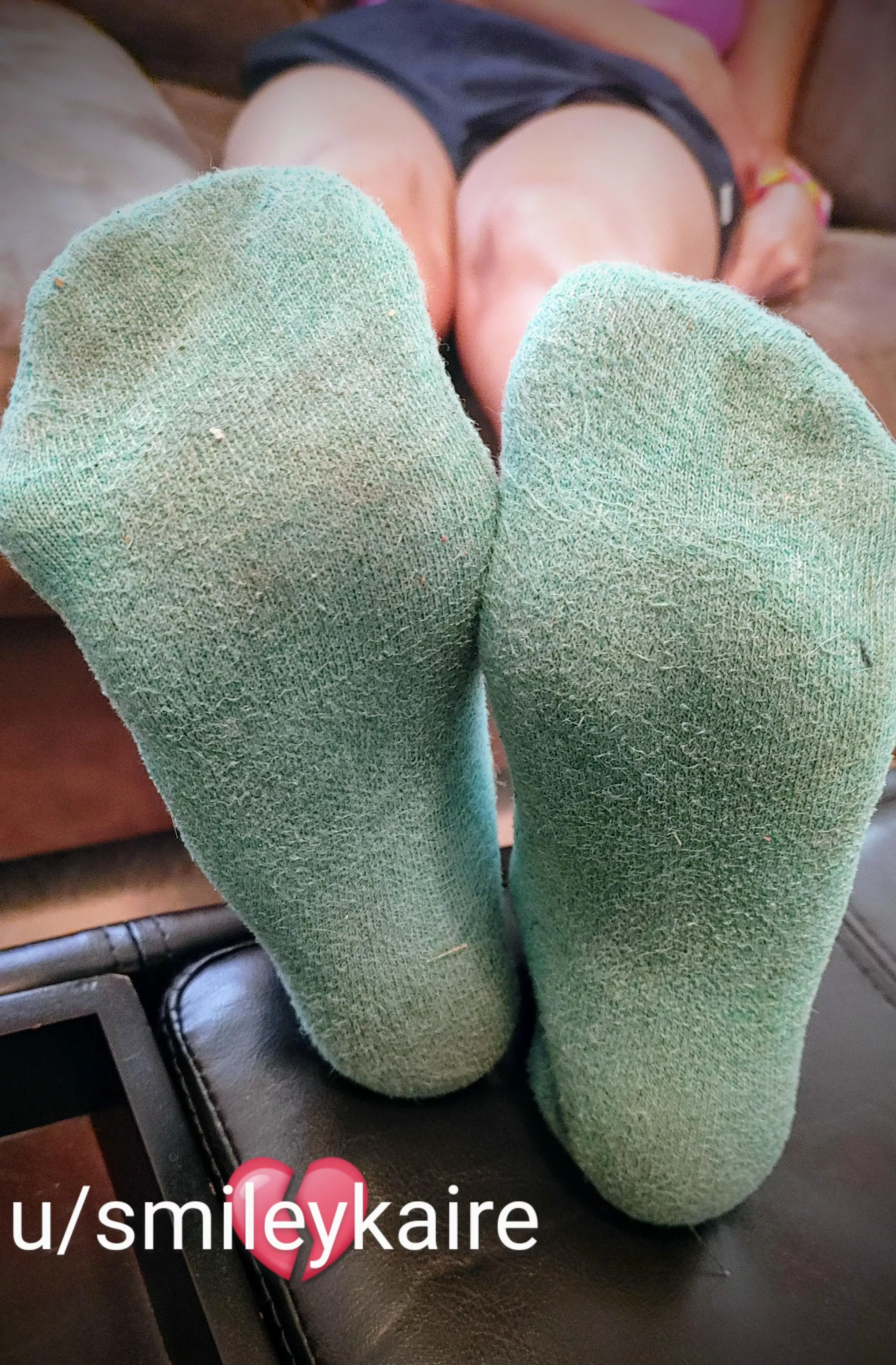 Make me happy today and tell me my [F]eet smell wonderful pleaseeee💜🤭 (oc)  posted by smileykaire