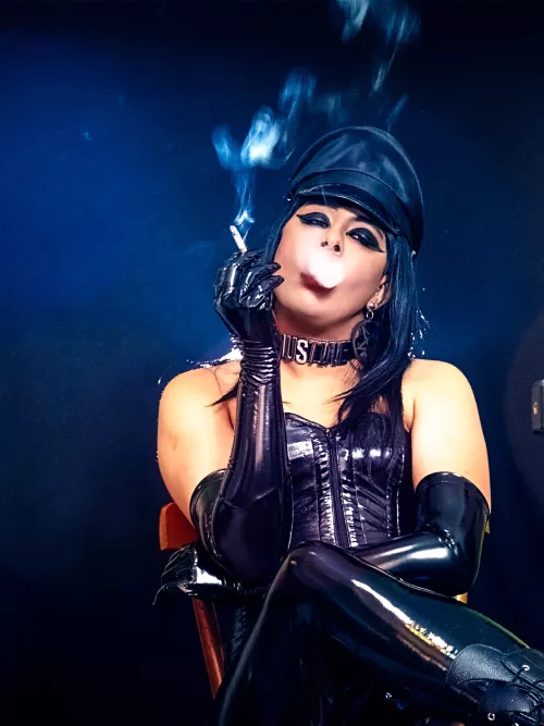 Smoking like a Mistress  by justinedesacher