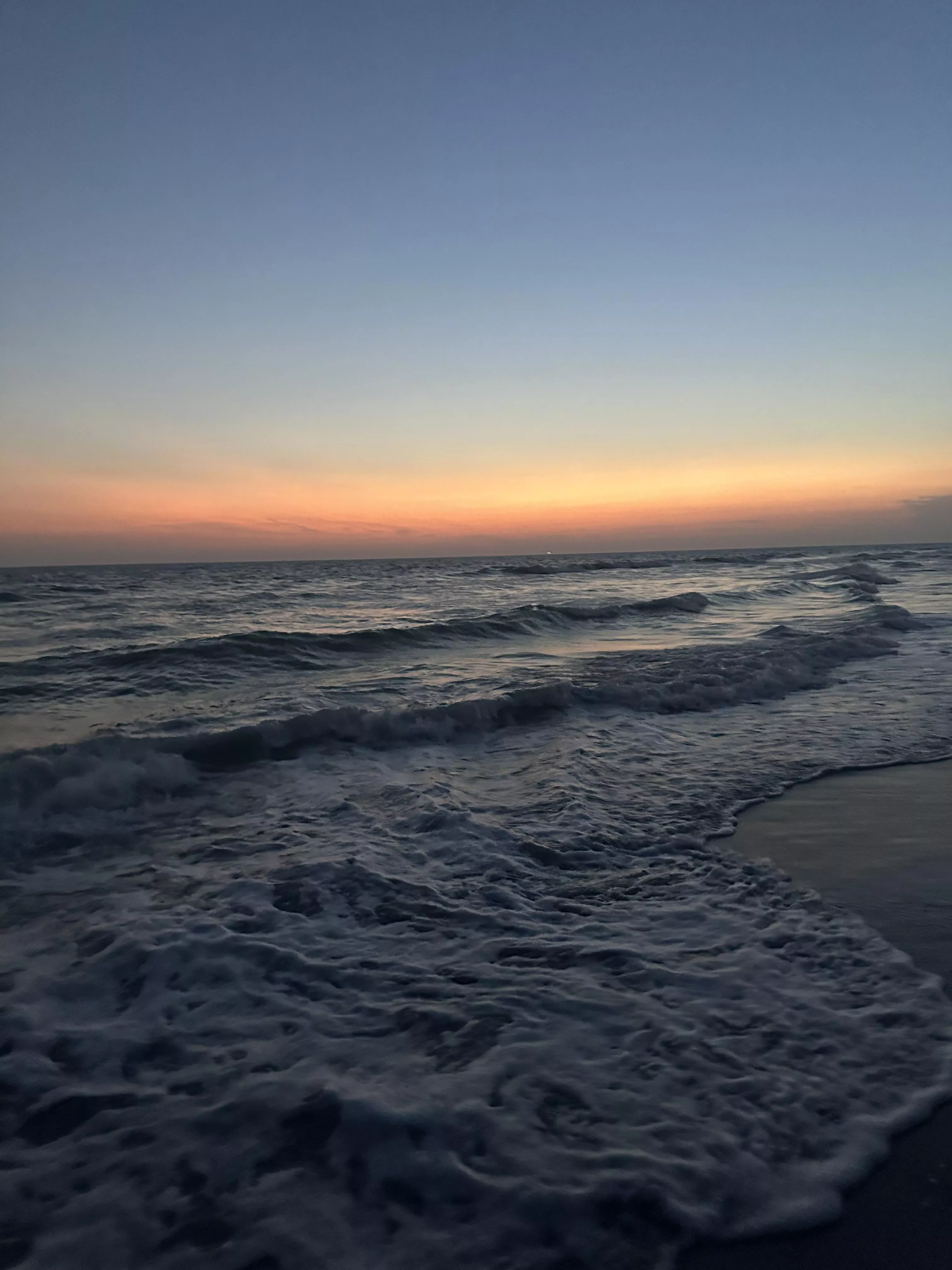 Sunset picture I took at a beach in Florida 🌅💕 posted by adac202