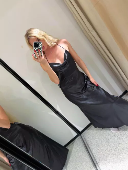 You ‘accidentally’ walk into the wrong locker room. Now what? by white__pony