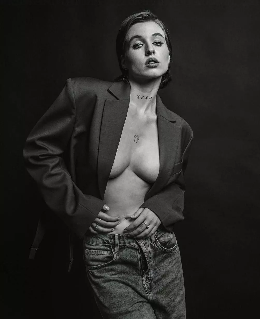 You walk in and see me like that. What’s next?😏 posted by pretty_666_