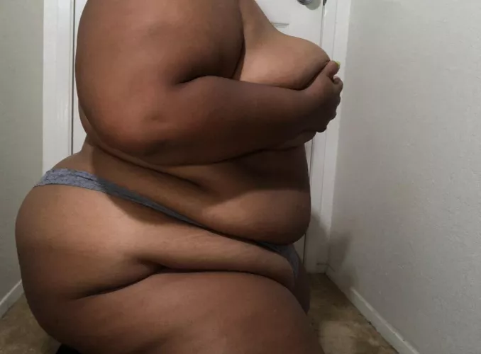 Your face could be my throne 👑 by Courtney_bbw