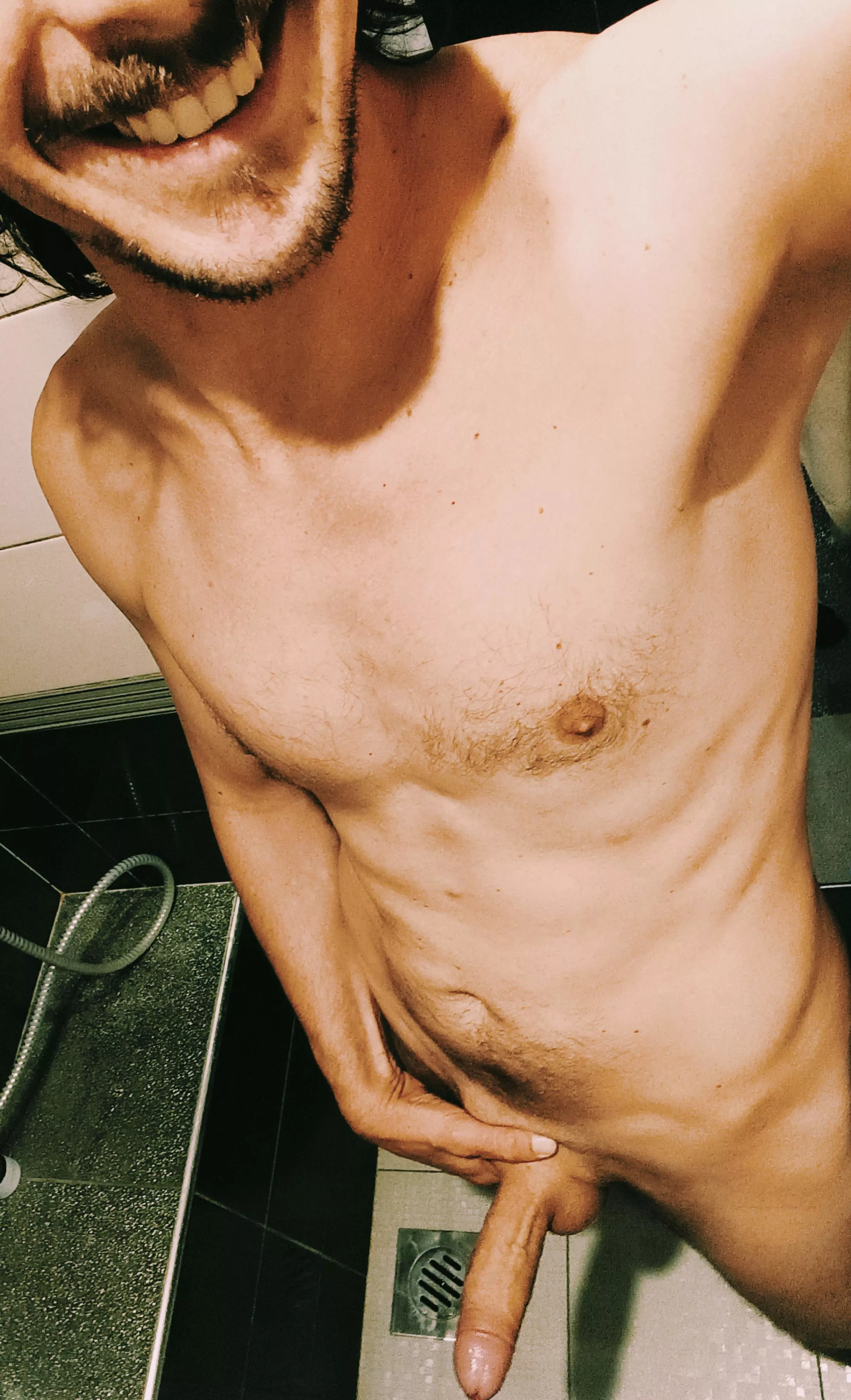 [42] it's Sunday and I don't have anything wiser to do? Well, here is a flash for you.  posted by brokenjohn83