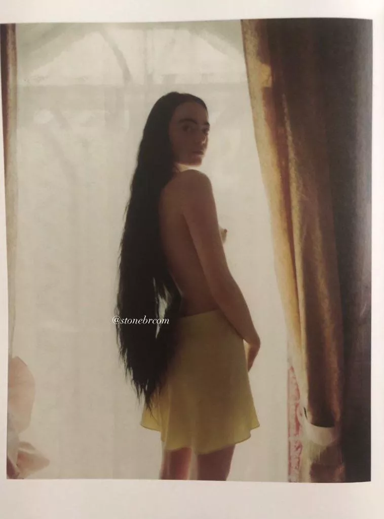 Emma Stone posted by blackmarketwit