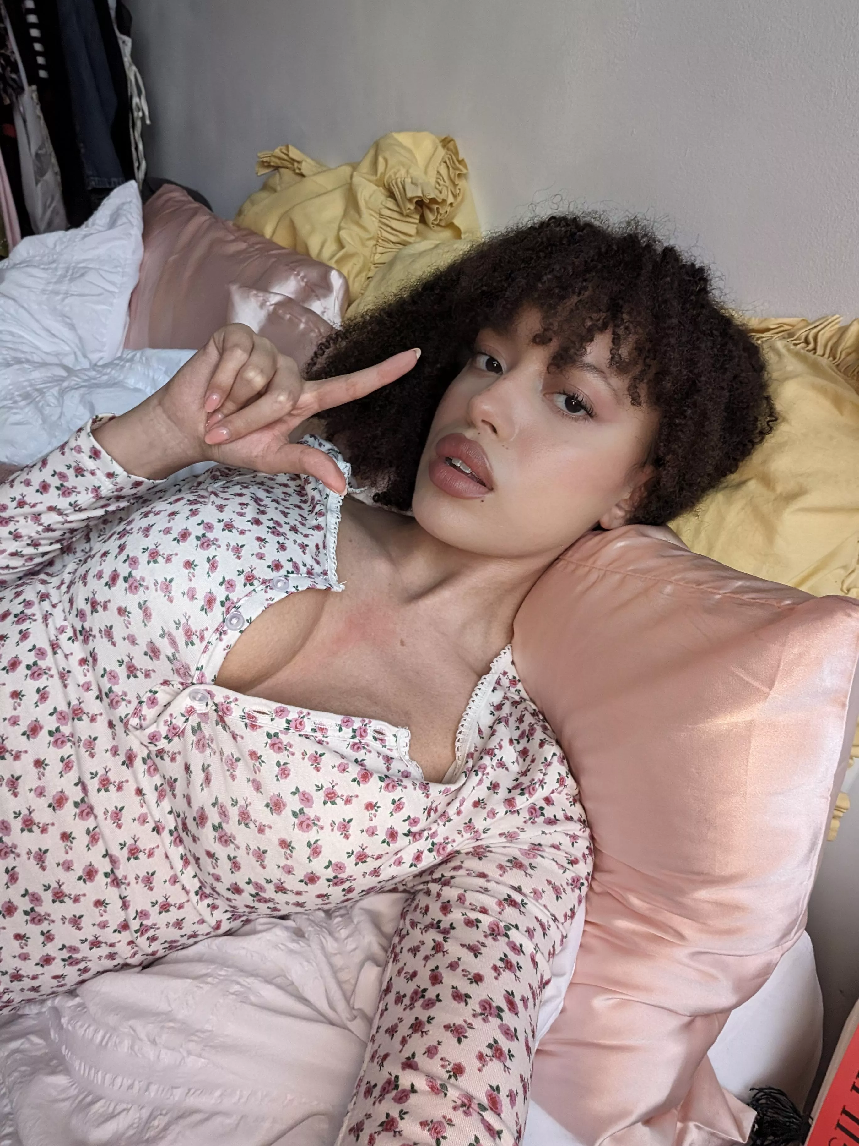 Extremely sexy with a hint of sweet posted by xx-alien