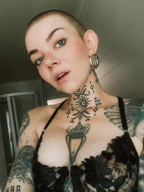 feeling so much more like myself with this haircut 🫶🏻 by juleamelie99