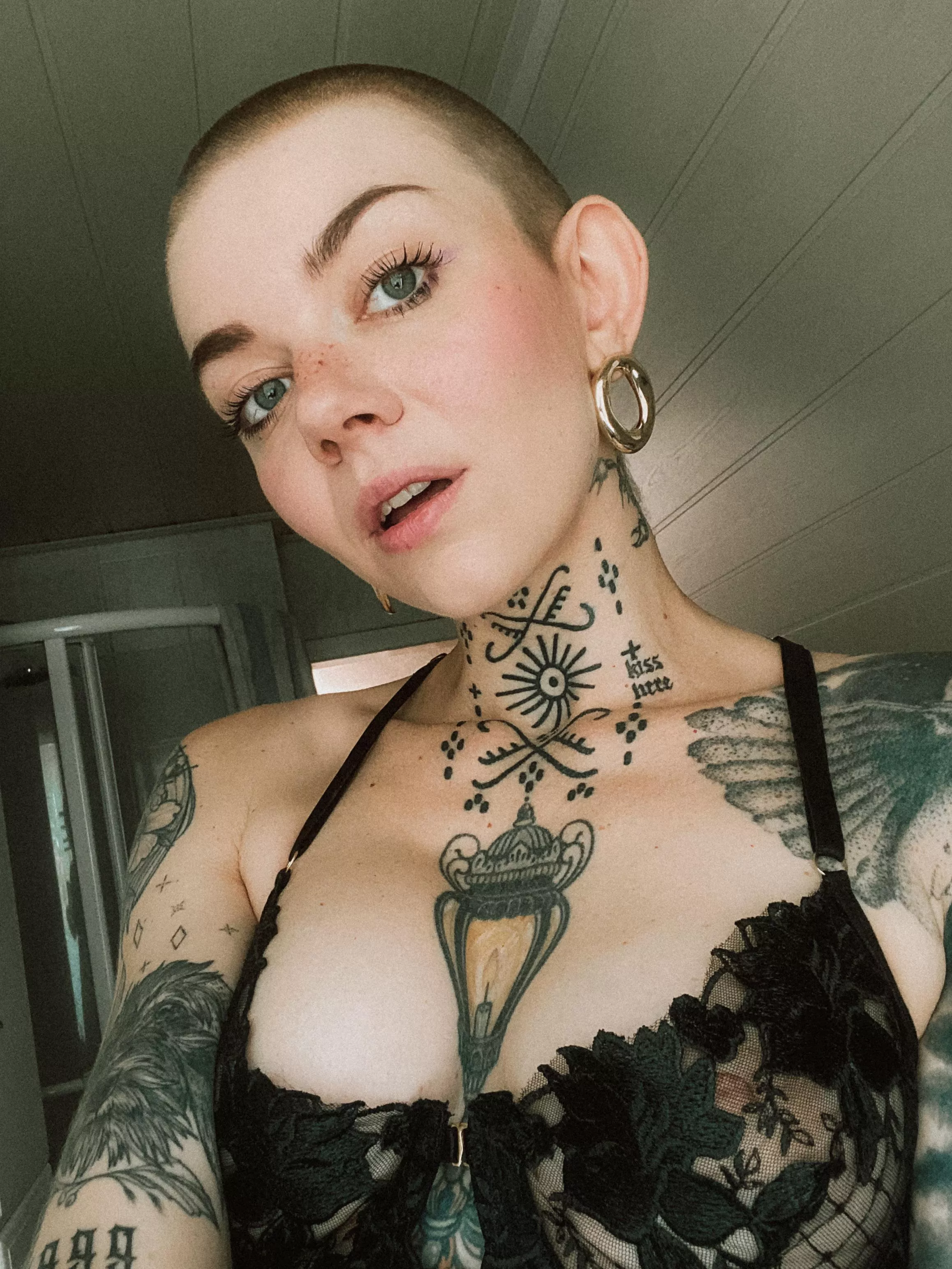 feeling so much more like myself with this haircut 🫶🏻 posted by juleamelie99