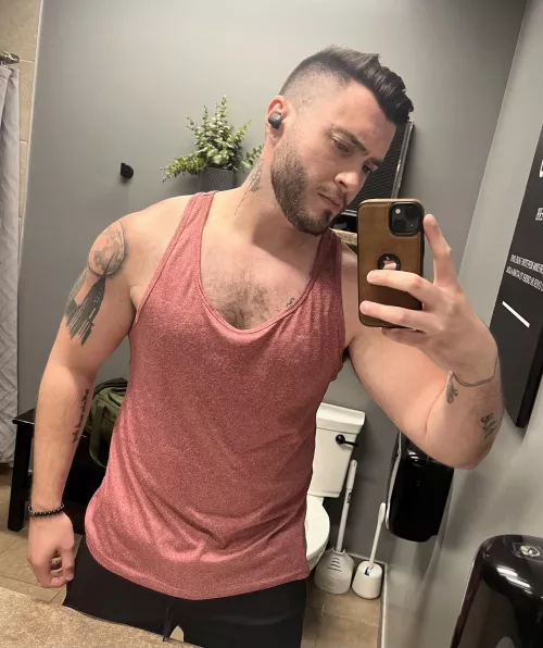 Just a little Sunday gym sesh 💪🏻  by Difficult_Sell_1720