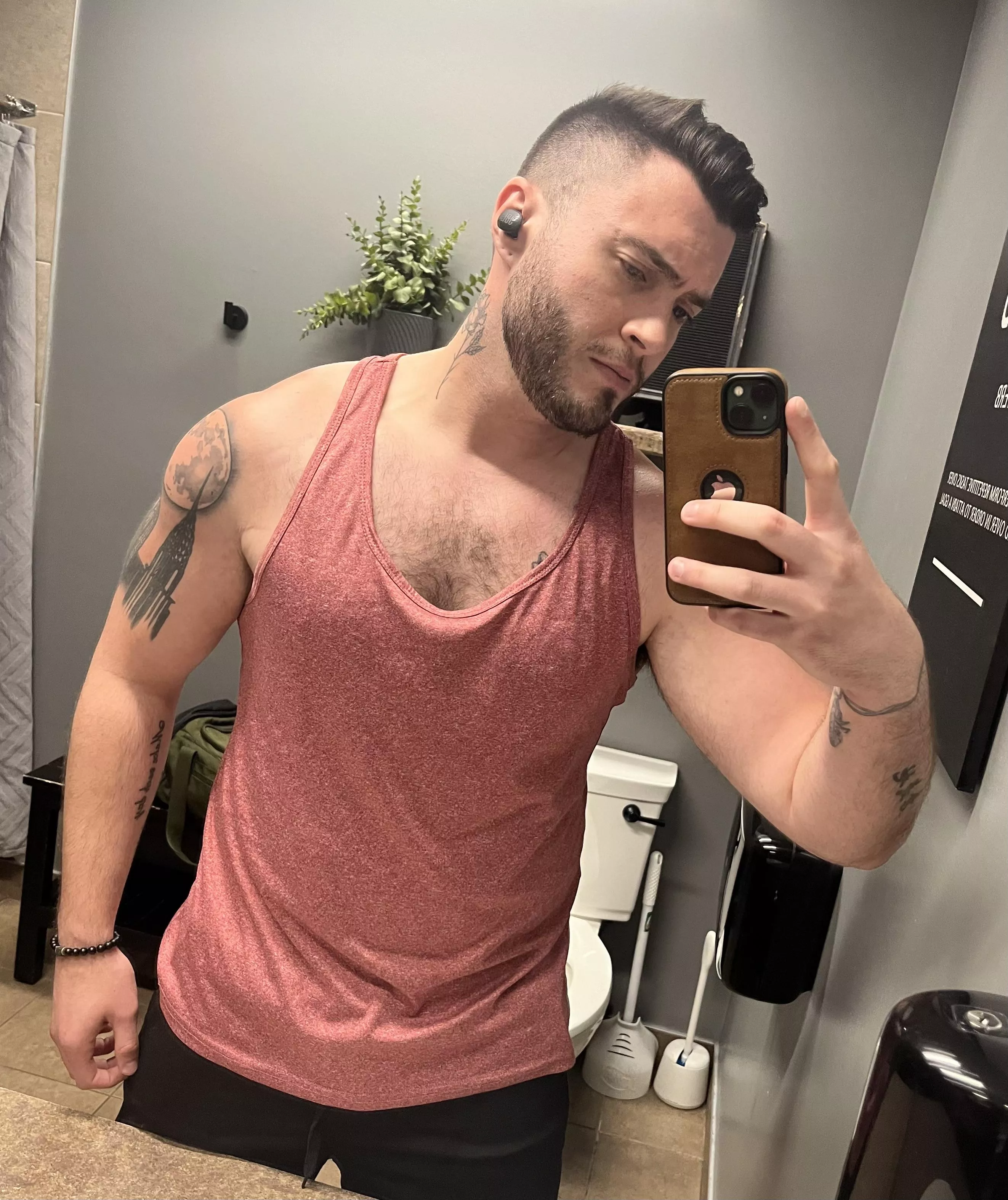 Just a little Sunday gym sesh 💪🏻  posted by Difficult_Sell_1720