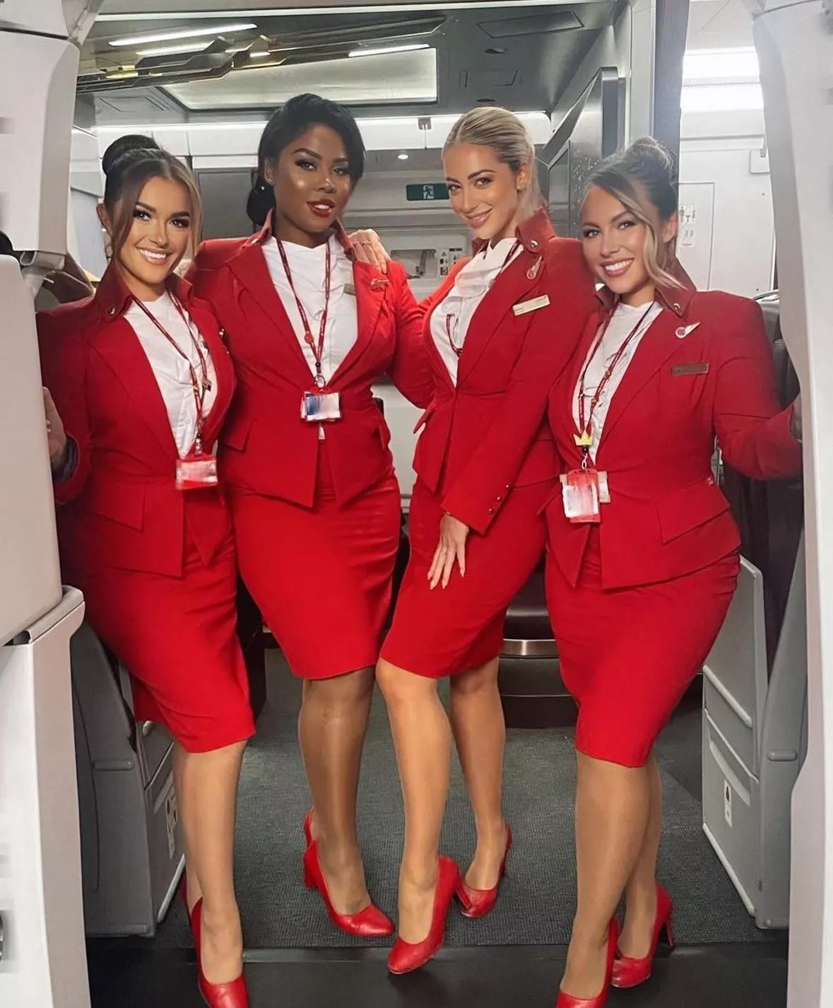 Left to right  posted by yalwaysme_