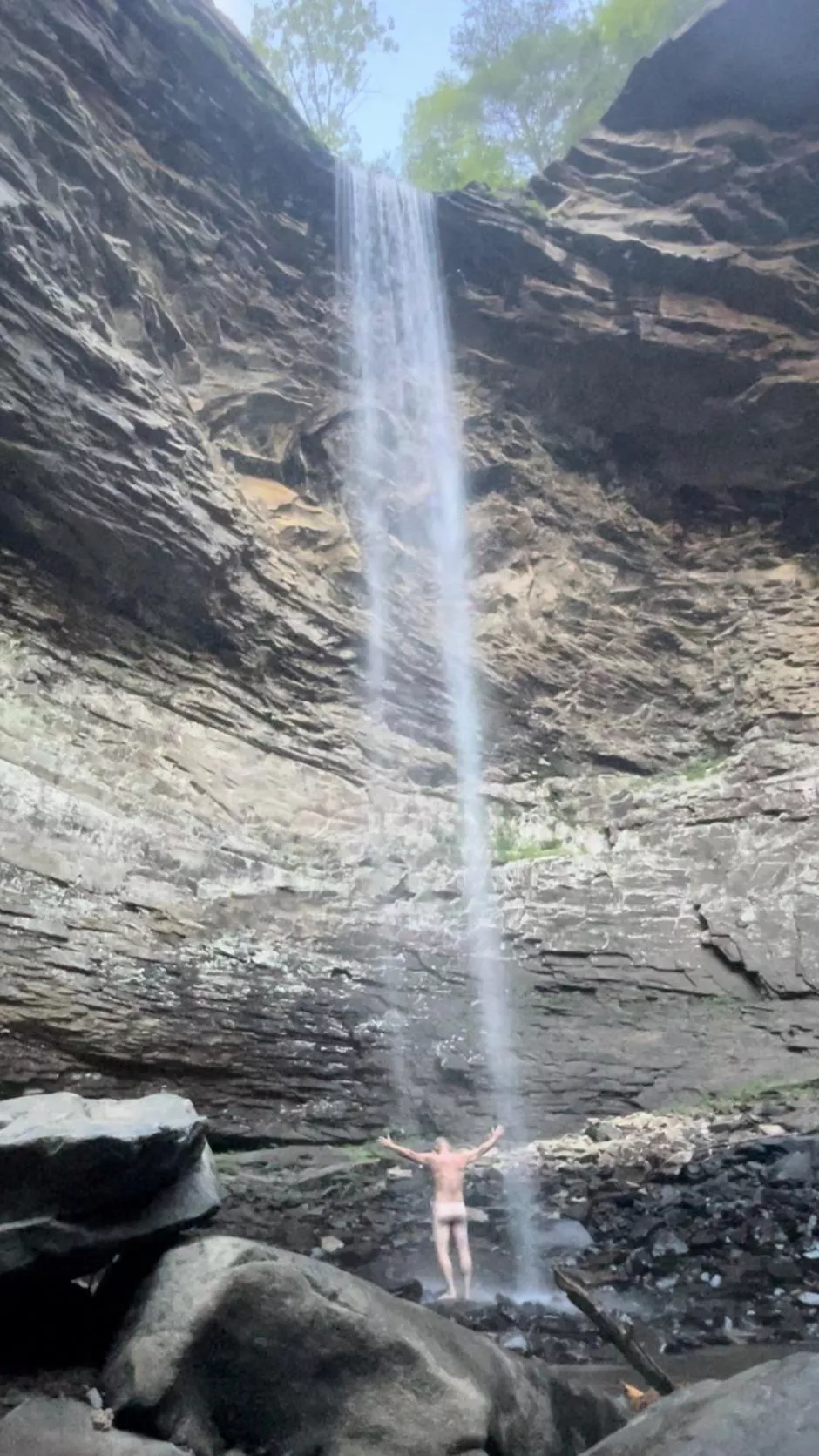Refreshing outdoor shower posted by aitor33