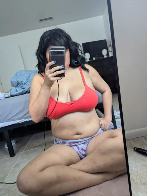 Full of curves  by biancasokay