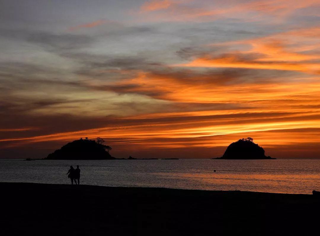 Golden hour and good vibes posted by sweetvelvet224