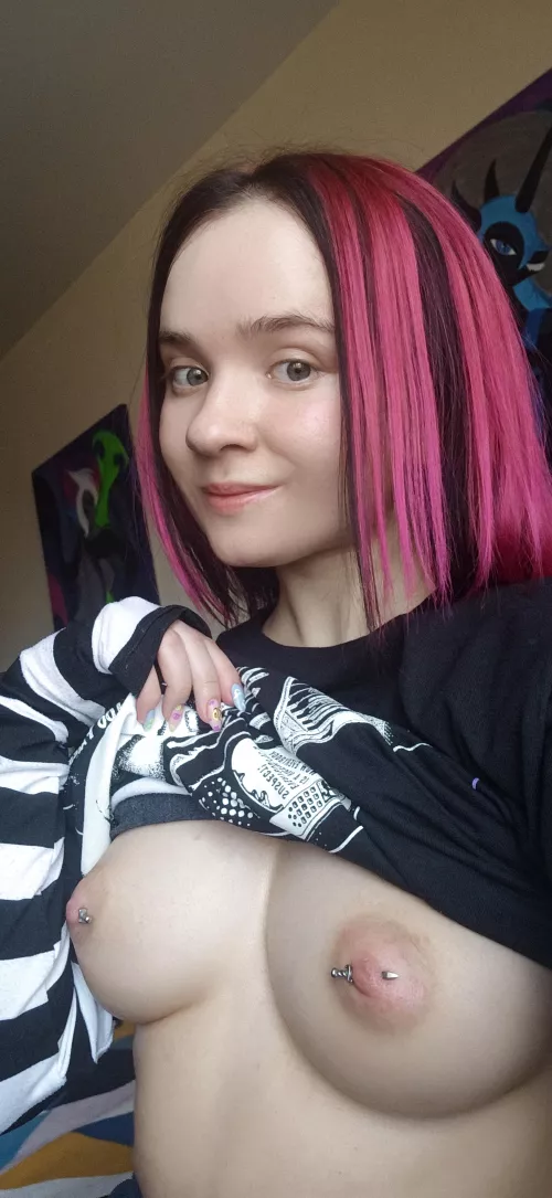 My bra is missing by TatyanaVikernes