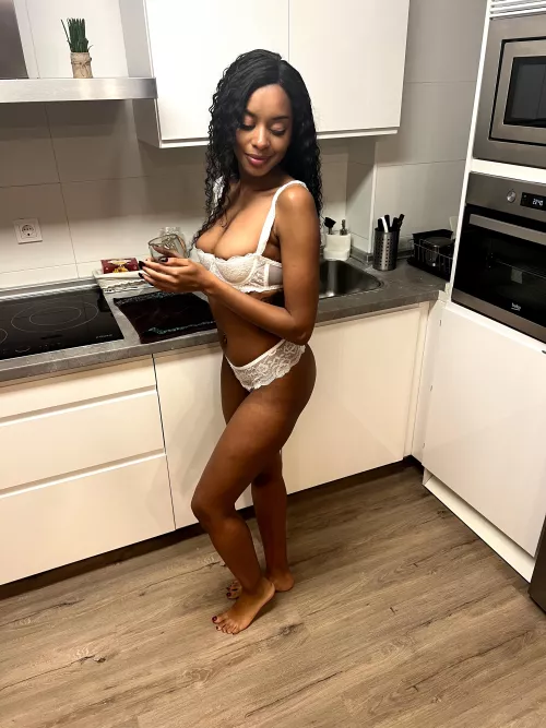 A good girl  by LatLinababy