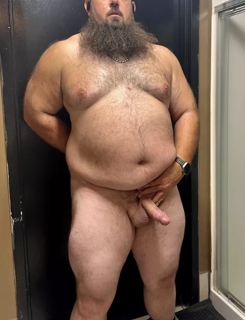 First leg day on a new program was brutal but got a killer pump out of it ✅ Just need some help with cardio and this large problem 😈 by Mental_Cable9594