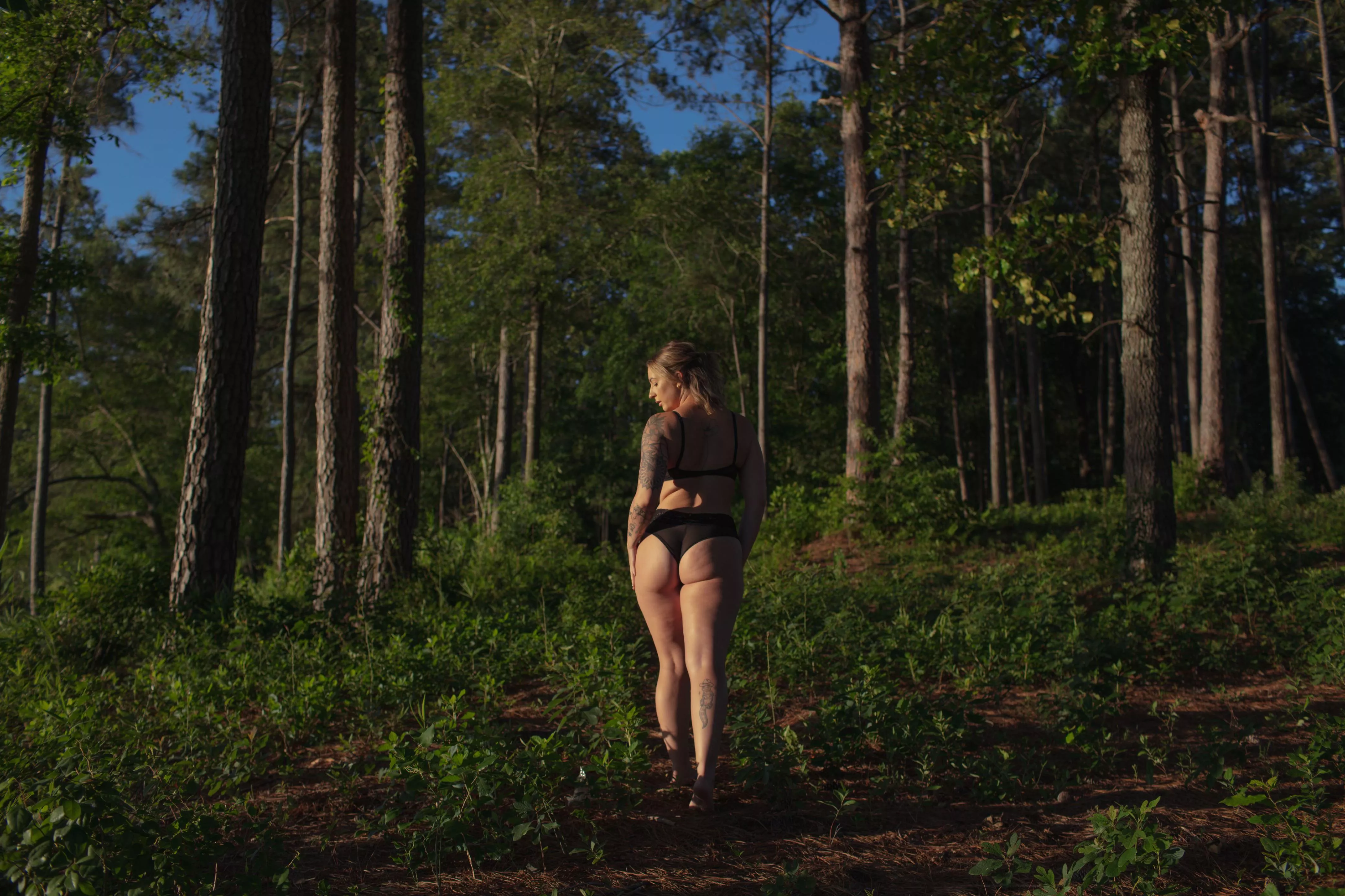 I start stripping mid hike you joining me ? posted by Midnight-Millie