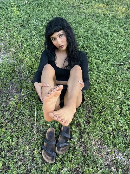 POV: I interrupt our picnic for a quick foot massage by ServeCaterina